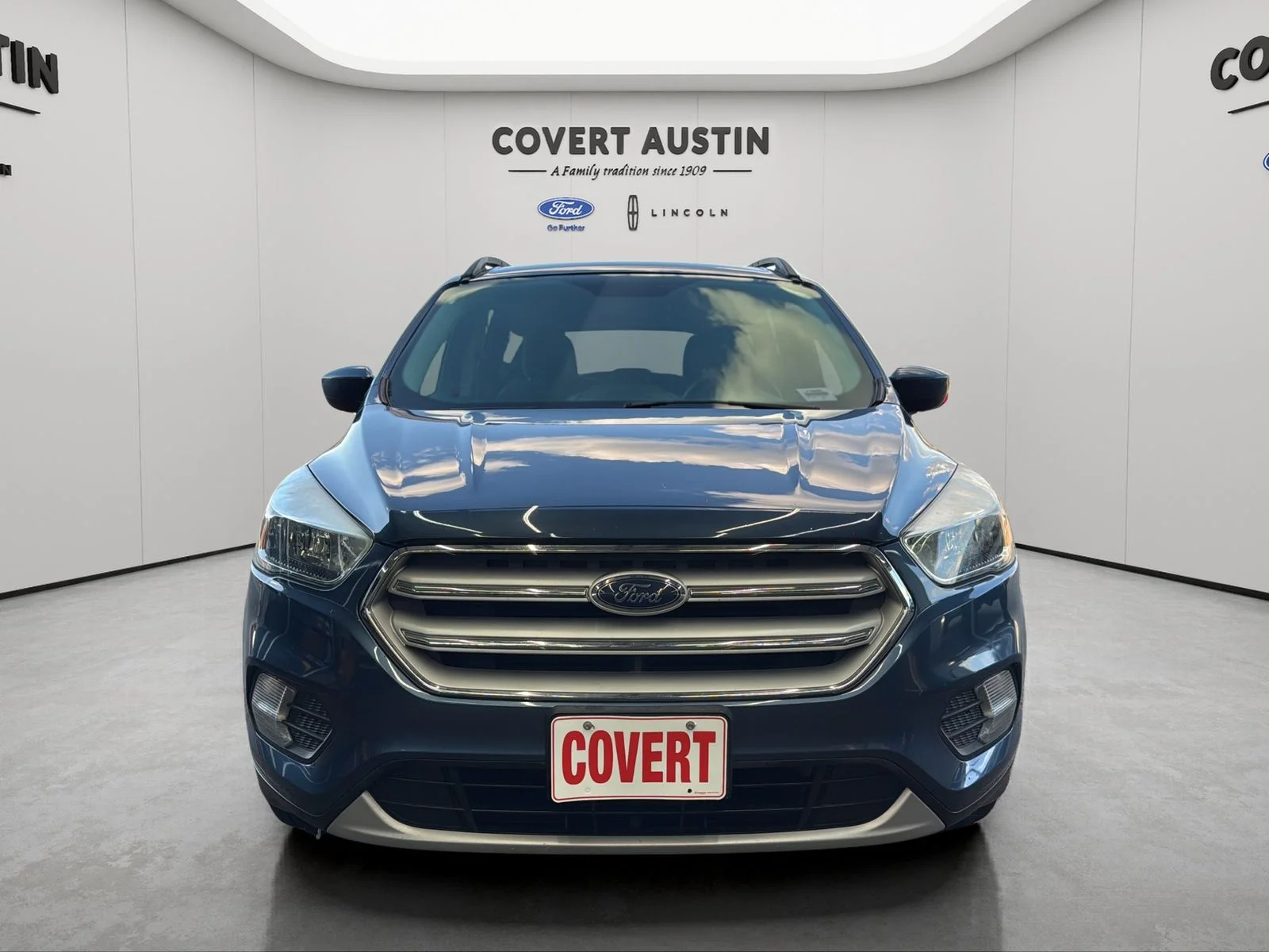 Used 2018 Blue Ford SE image 8