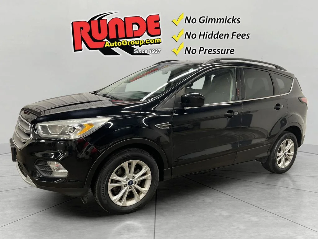 Used 2017 Shadow Black Ford SE image 1