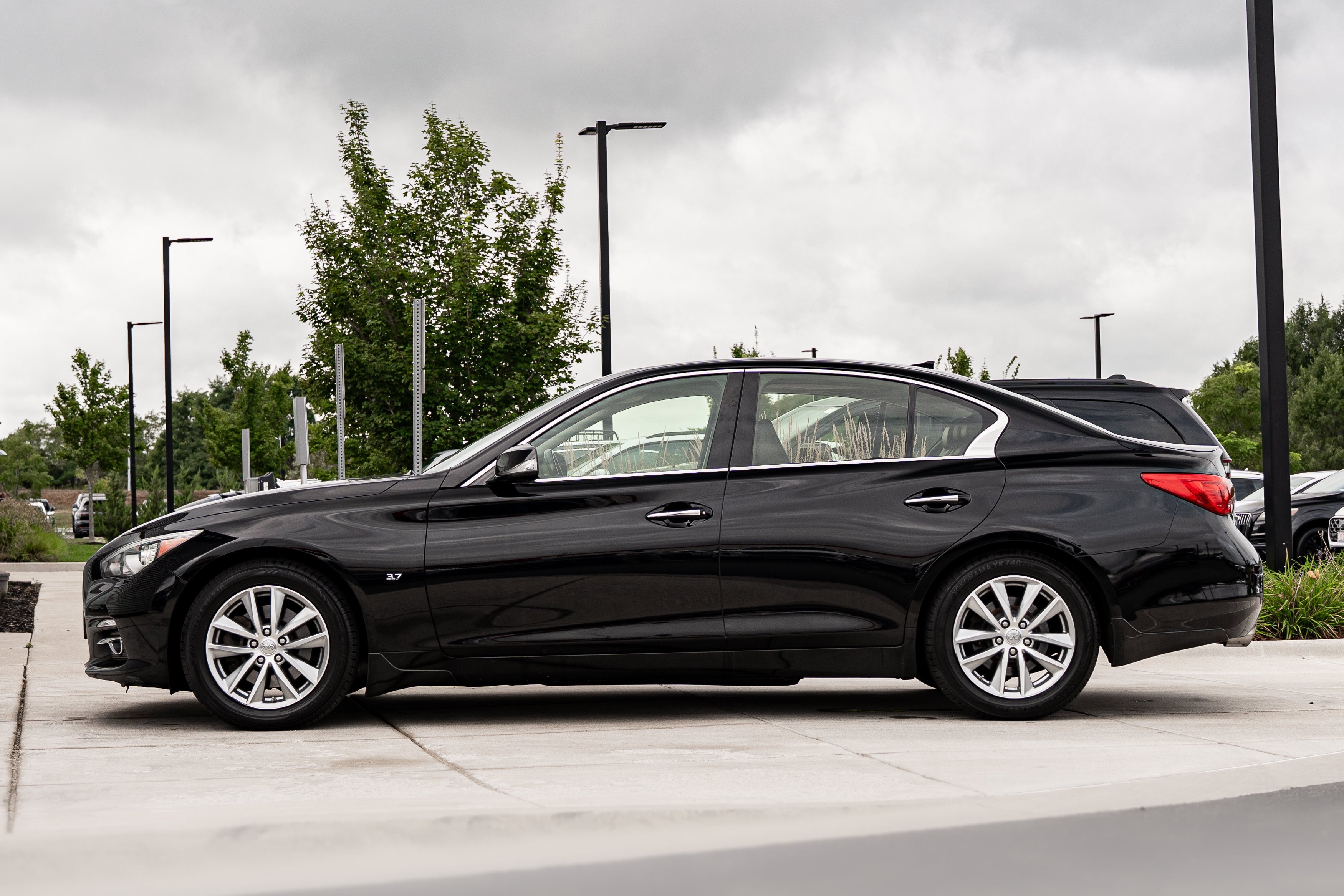 Used 2014 Black Obsidian INFINITI Premium image 6