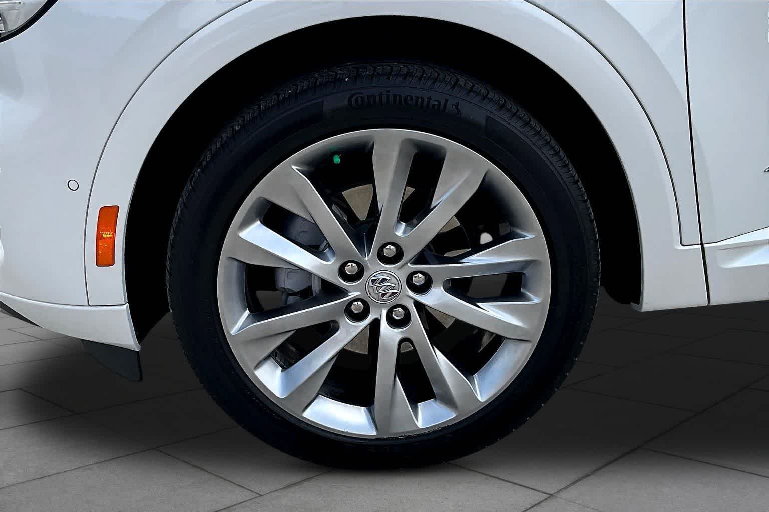 Used 2023 White Frost Tricoat Buick Avenir image 10