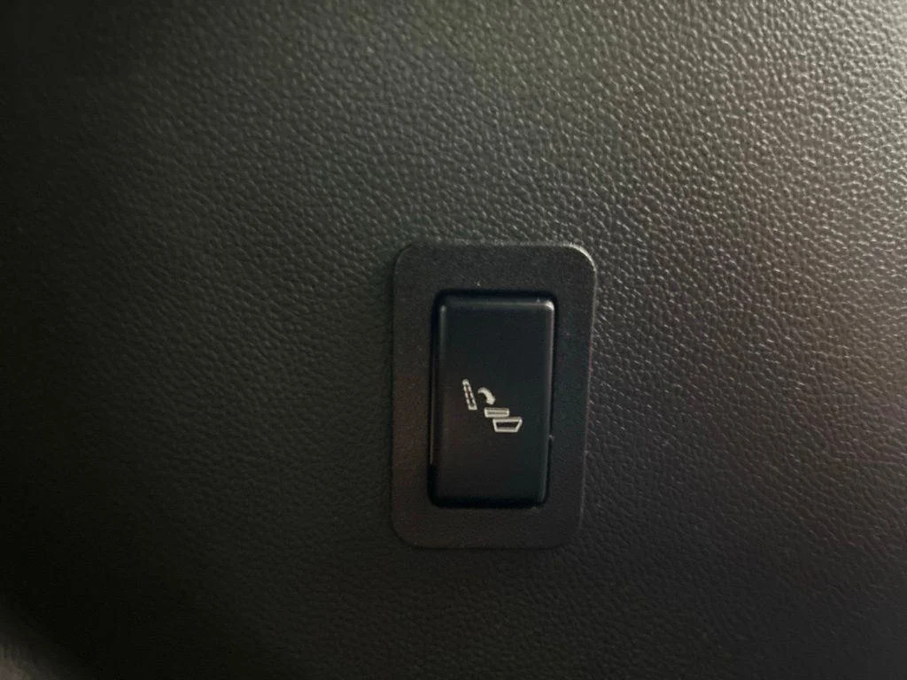 Used 2023 Sterling Metallic GMC AT4 image 21