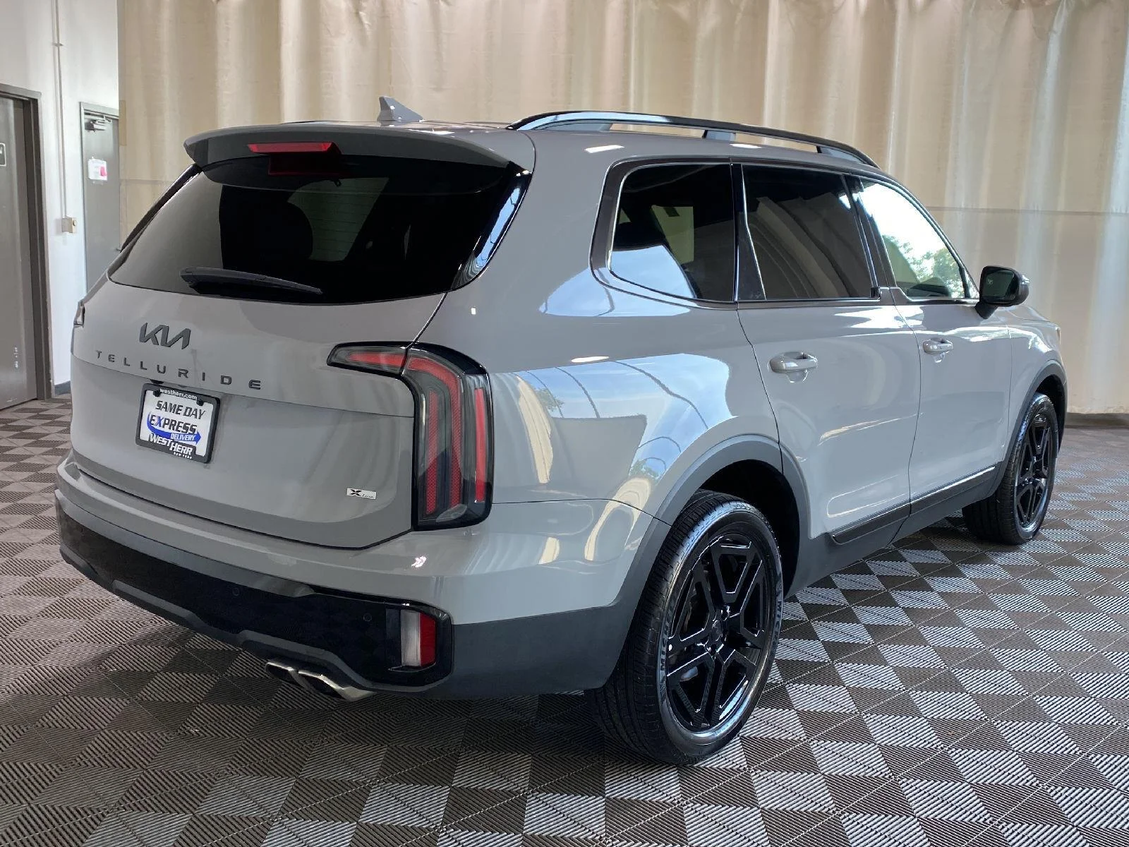 Used 2025 Wolf Gray Kia EX X-Line image 3