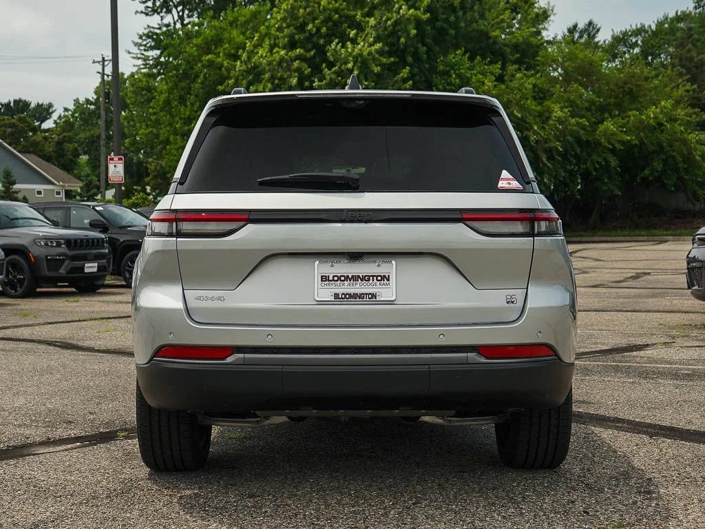 New 2026 Silver Zynith Jeep Limited image 4