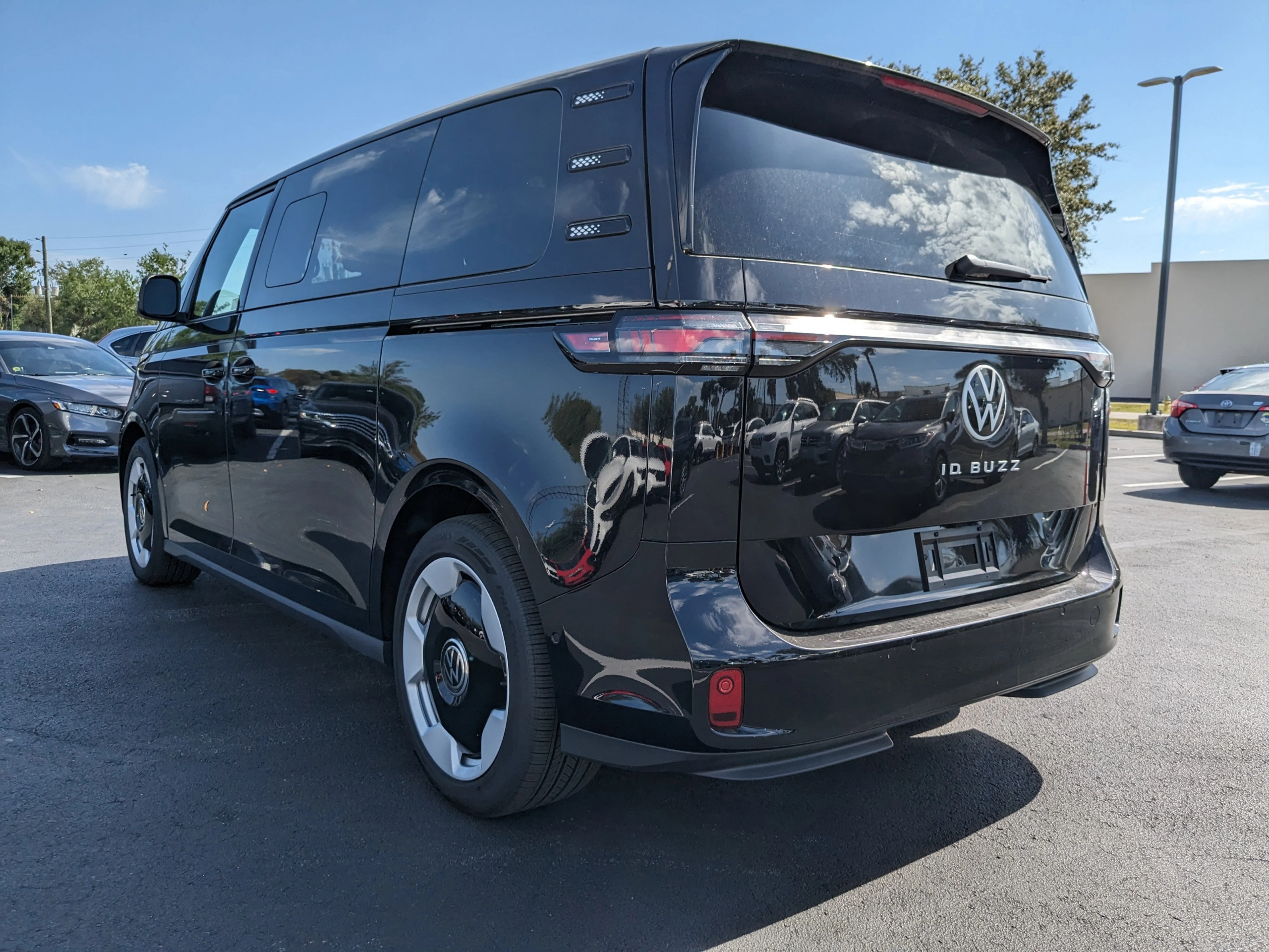 2025 Volkswagen ID. Buzz PRO S - Photo 6