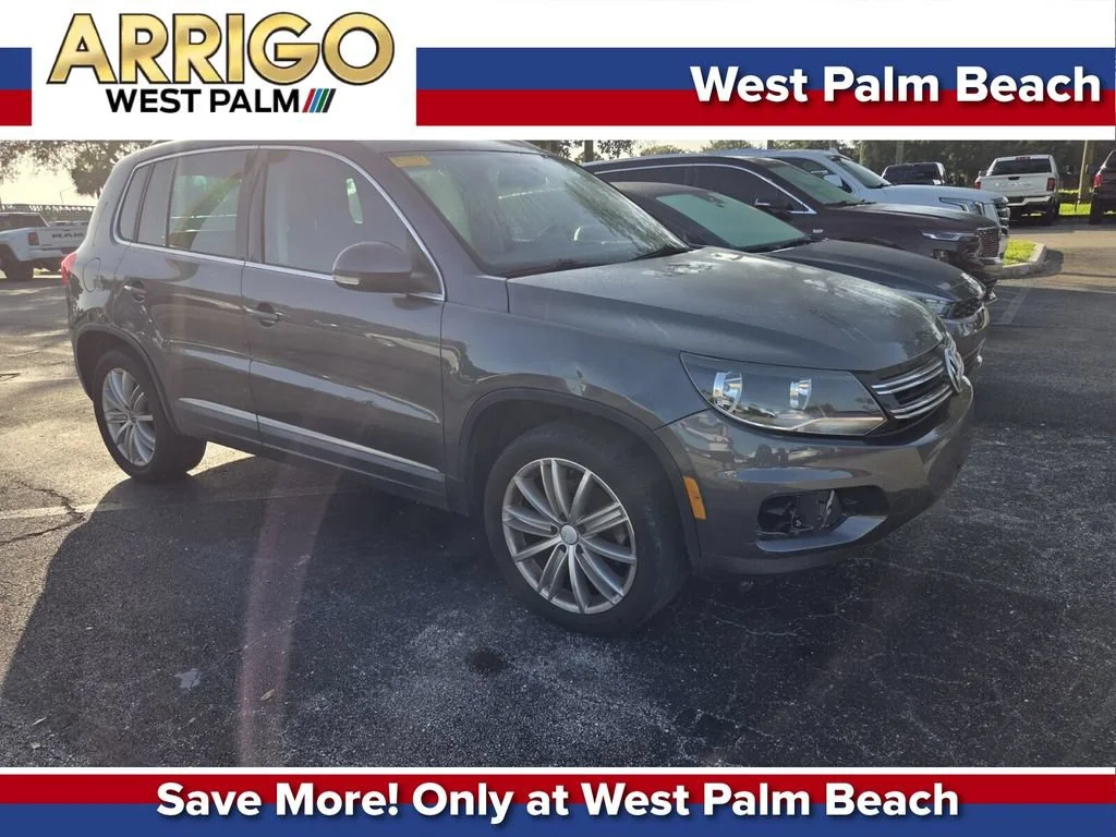 Used 2014 Pepper Gray Metallic Volkswagen SE image 1