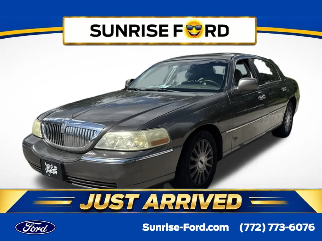 2004 Lincoln Town Car