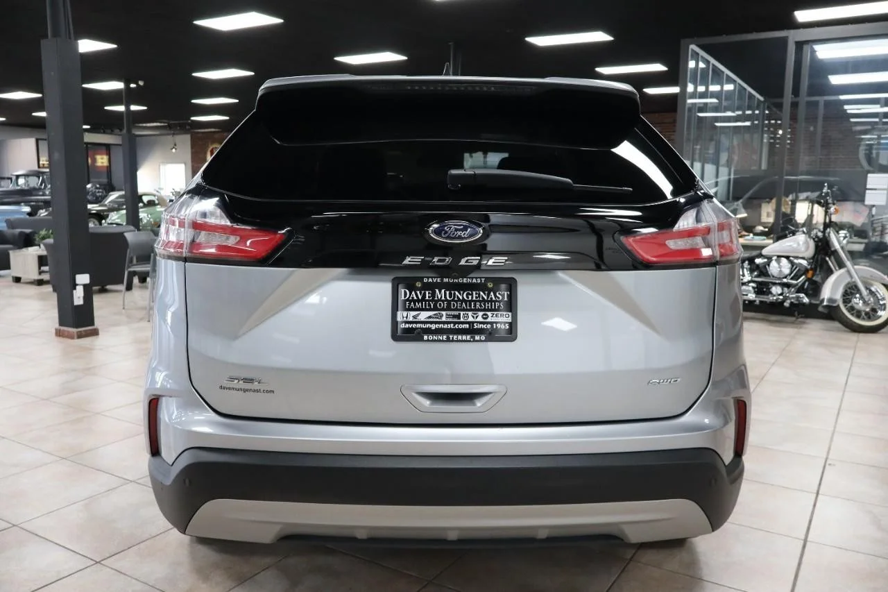 Used 2024 Iconic Silver Ford SEL image 4