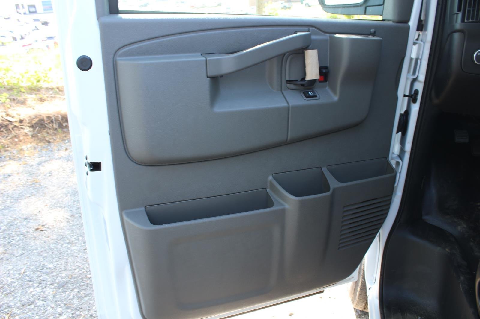 2026 Chevrolet Express Cargo Work Van - Photo 11