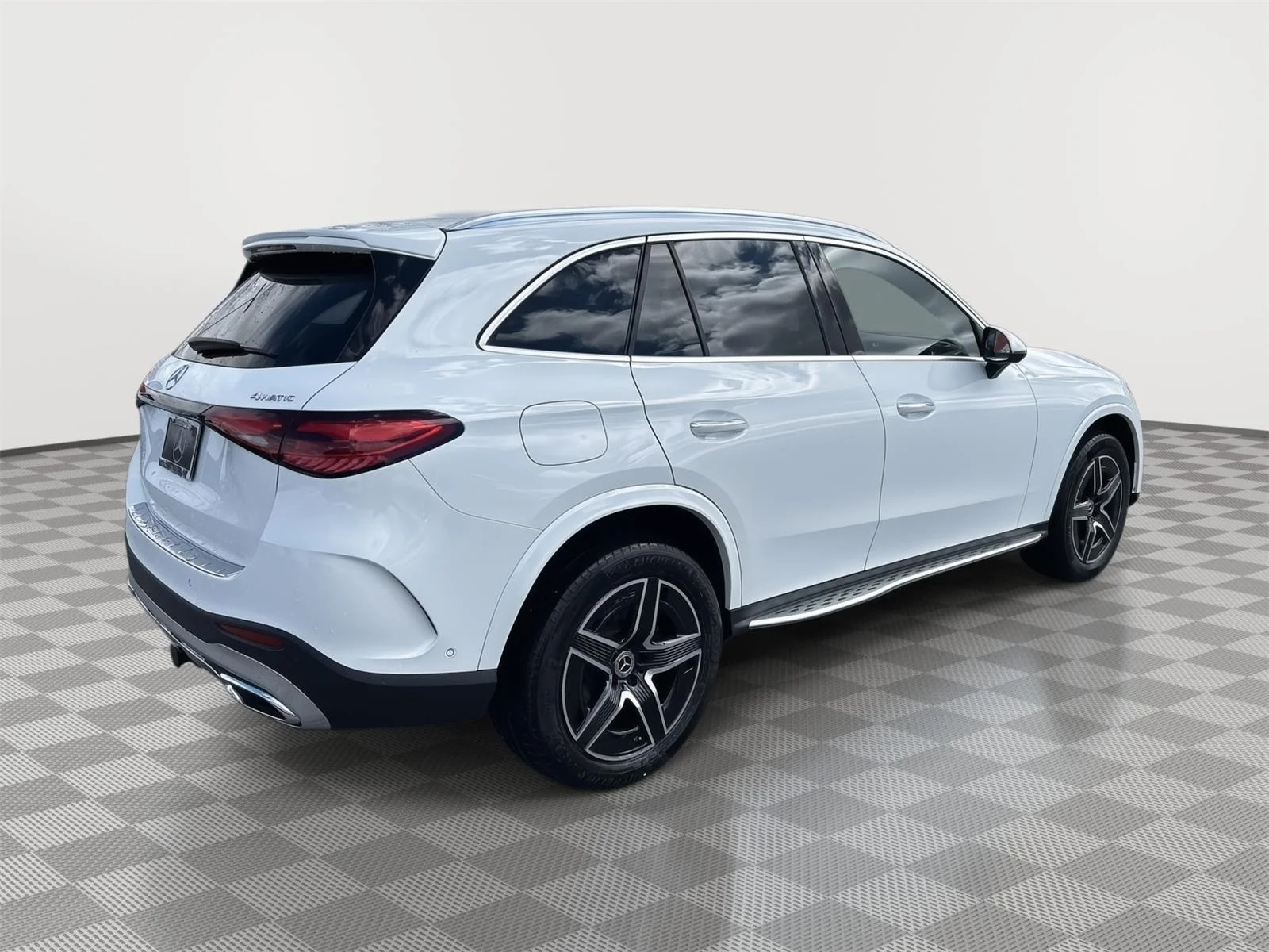 New 2026 Polar White Mercedes-Benz GLC 300 image 4