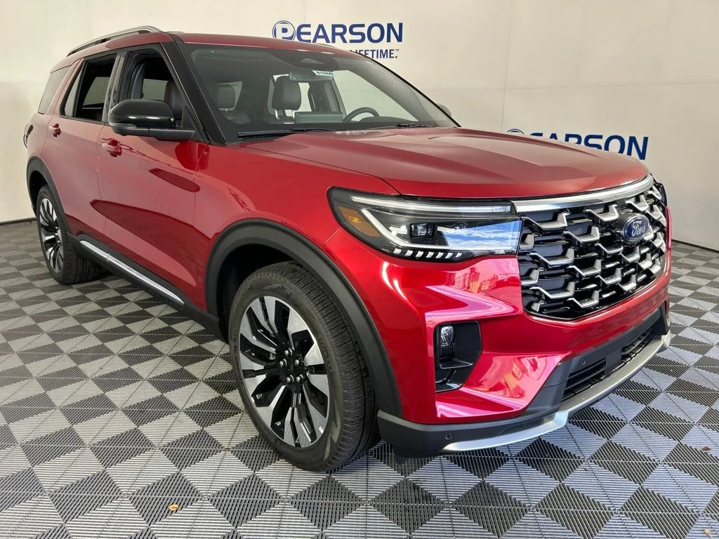 New 2026 Rapid Red Metallic Tinted Clearcoat Ford Platinum™ image 3