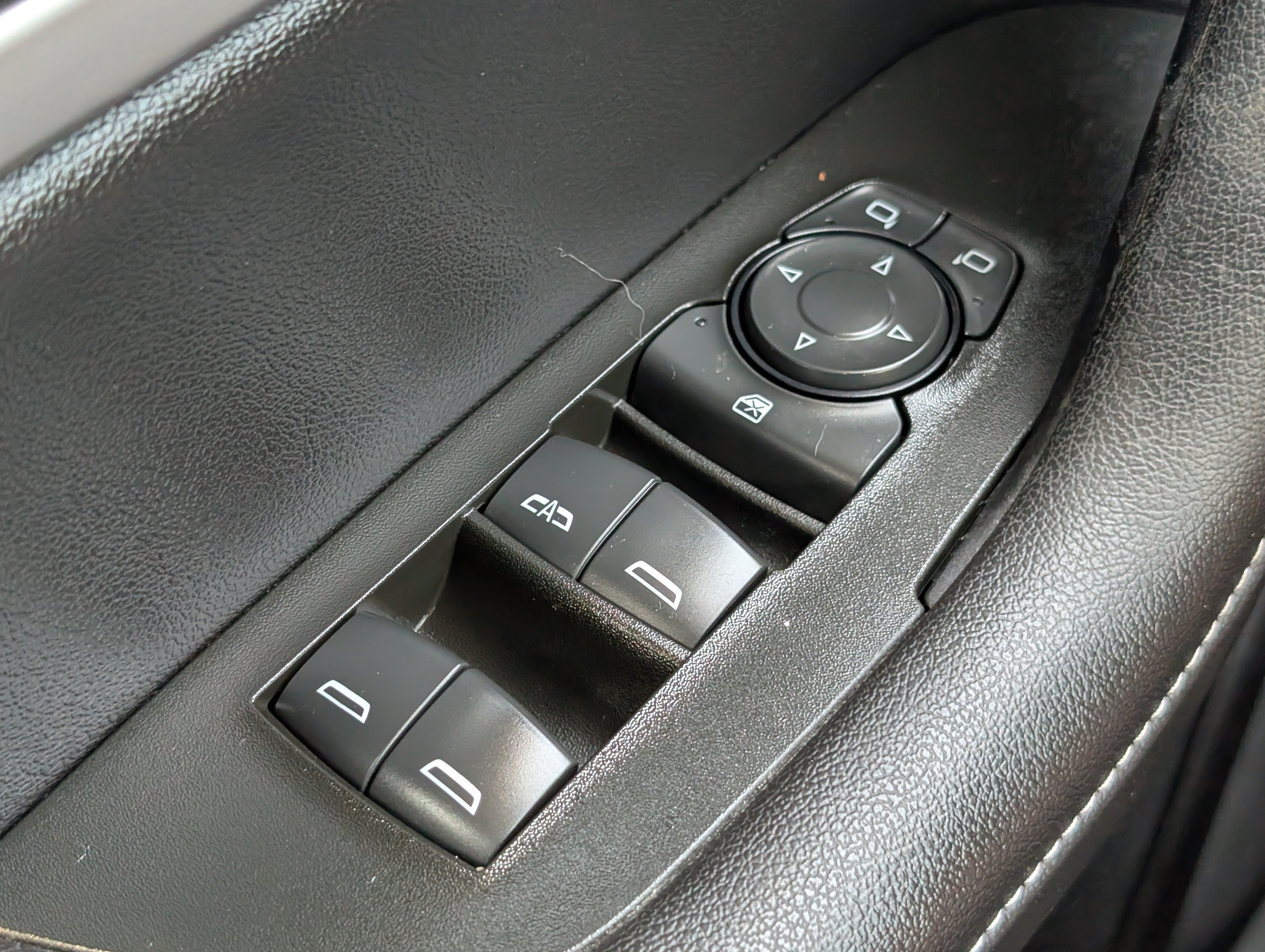 Used 2024 Summit White Chevrolet LT image 11