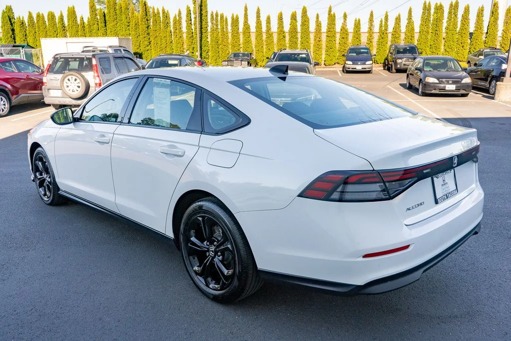 Certified Used 2025 Platinum White Pearl Honda 1.5T SE image 10