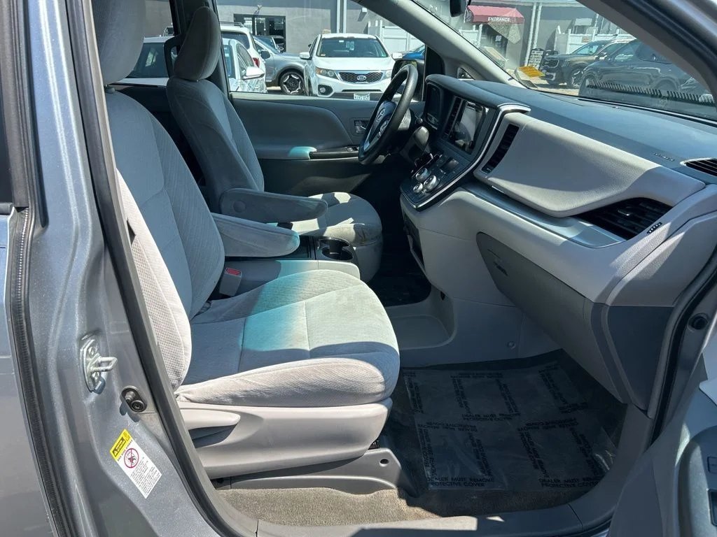 Used 2016 Silver Toyota LE image 23