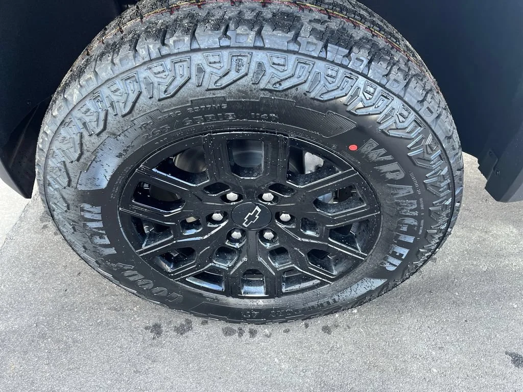 New 2026 Summit White Chevrolet Trail Boss image 26