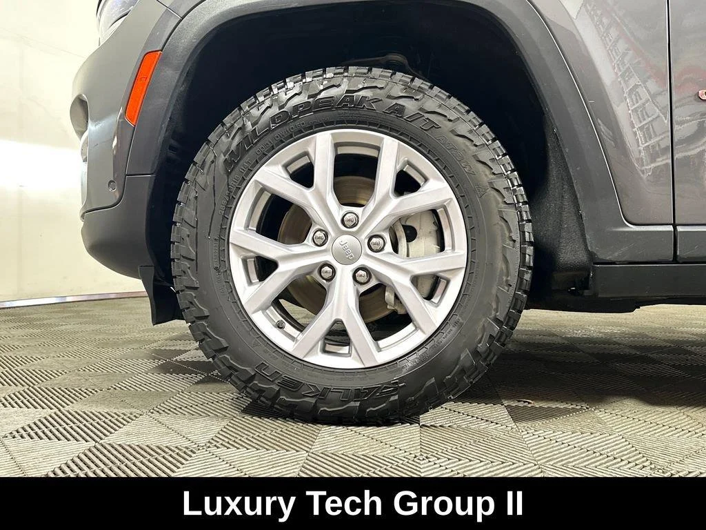 Used 2022 Baltic Gray Metallic Clearcoat Jeep Limited image 8