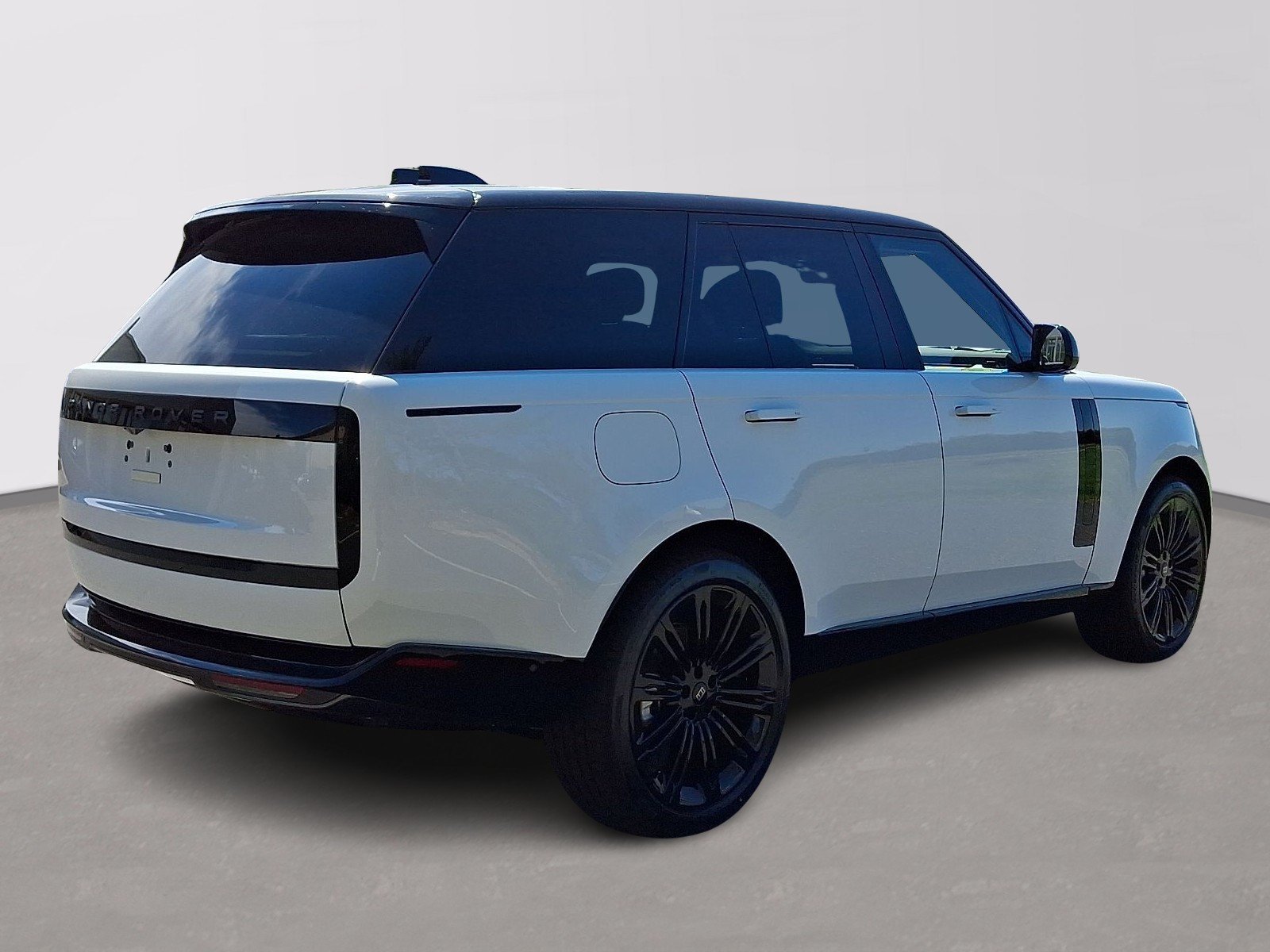 New 2027 Fuji White Land Rover  image 3