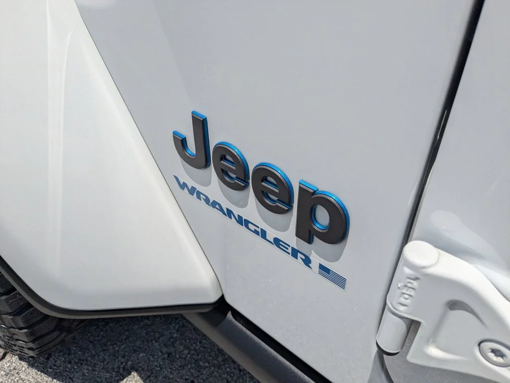 Used 2023 Bright White Clearcoat Jeep Rubicon image 30