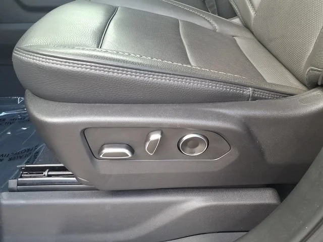 Used 2025 Onyx Black GMC Denali image 20
