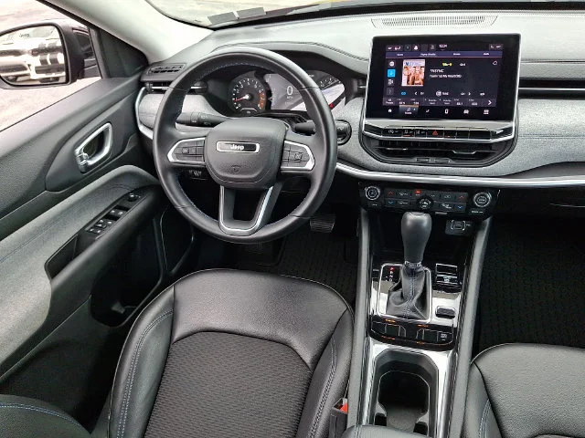 Used 2022 Red Jeep Latitude image 14
