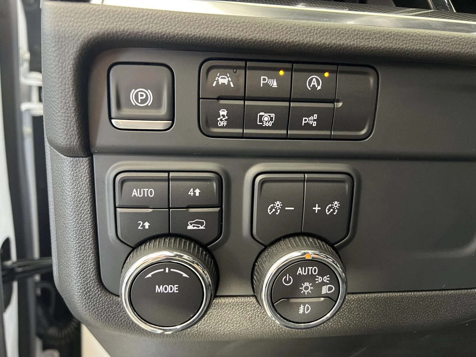 Used 2025 Iridescent Pearl Tricoat Chevrolet RST image 9