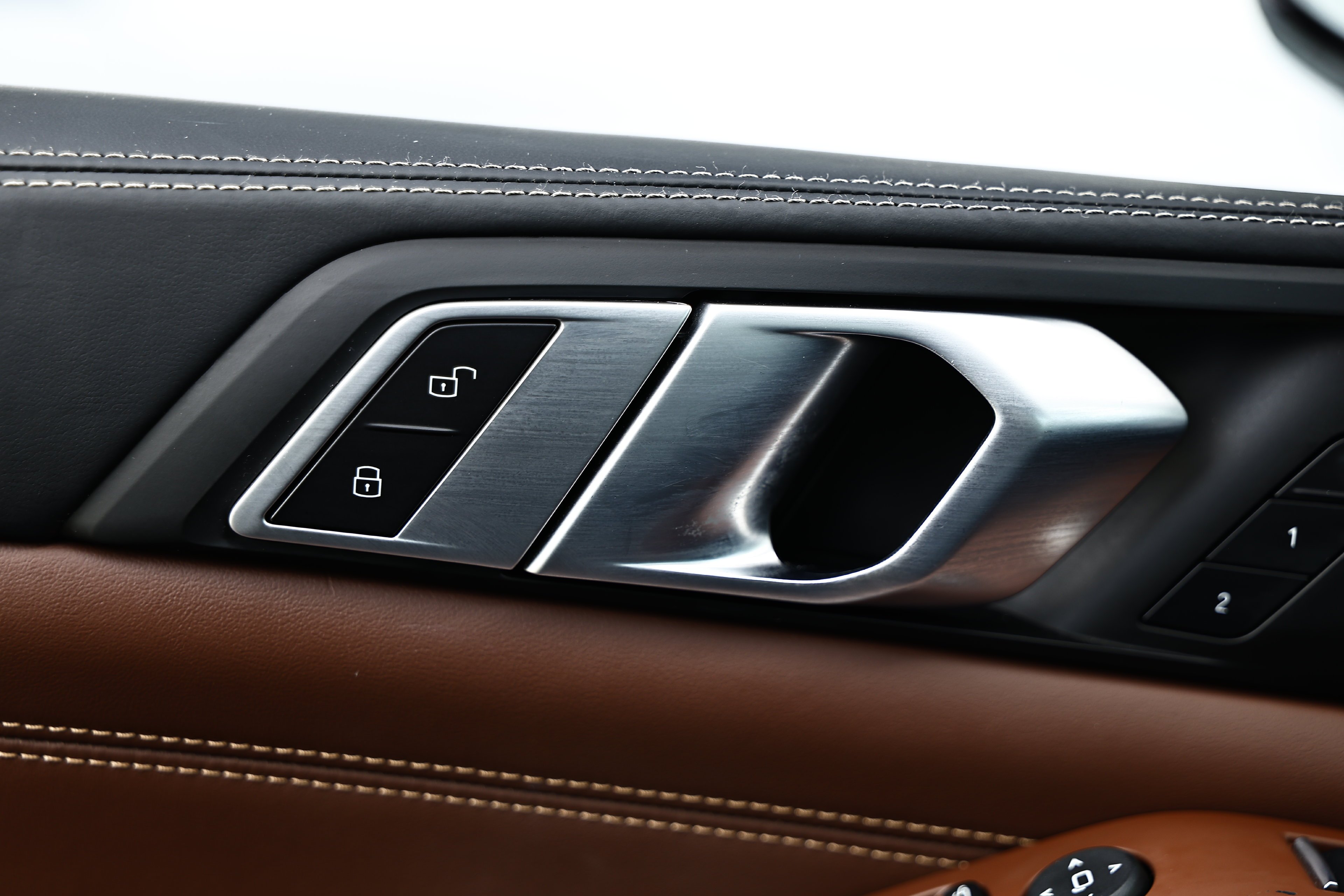 Used 2023 Black Sapphire Metallic BMW M50i image 18