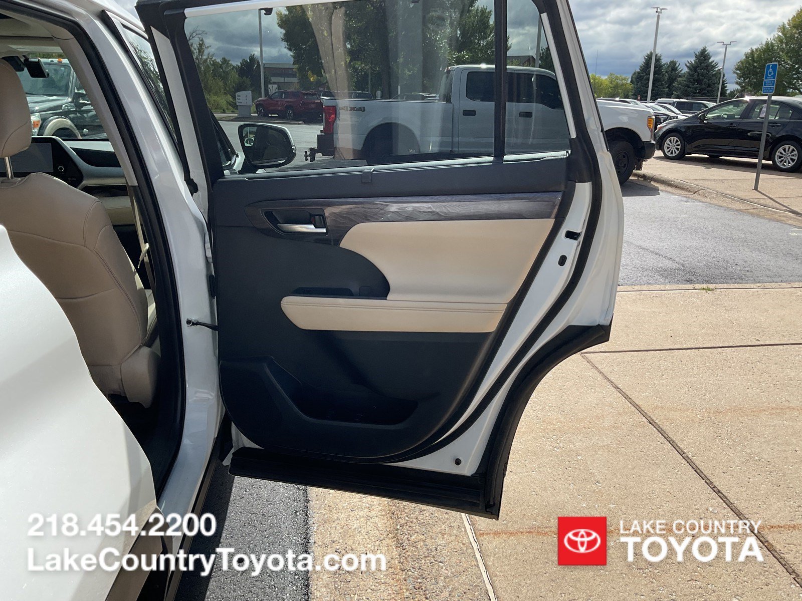 Used 2024  Toyota Platinum image 14
