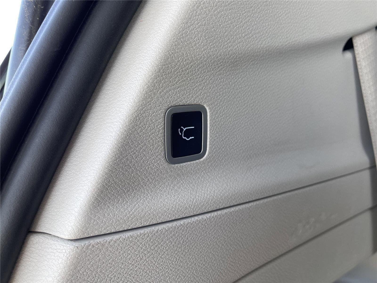 Used 2024 Bright White Clearcoat Chrysler Touring L image 42