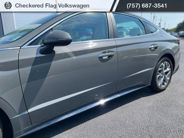 Used 2023 Hampton Gray Hyundai SEL image 3