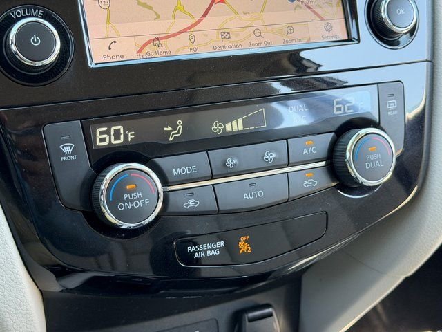 Used 2022 White Nissan SL image 11