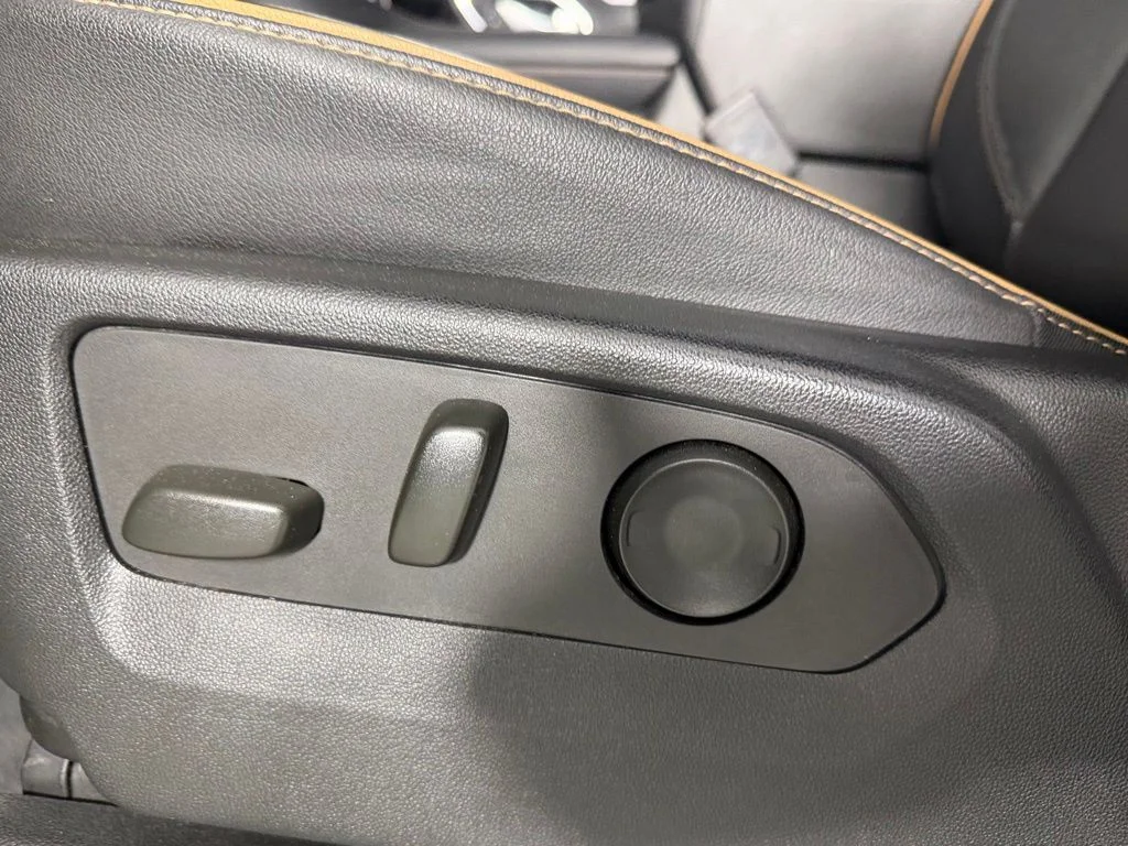 2023 GMC Yukon AT4 - Photo 24