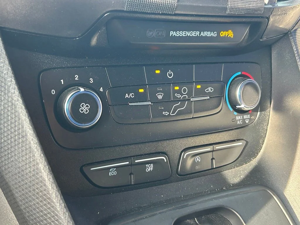 Used 2022 Frozen White Ford XL image 33
