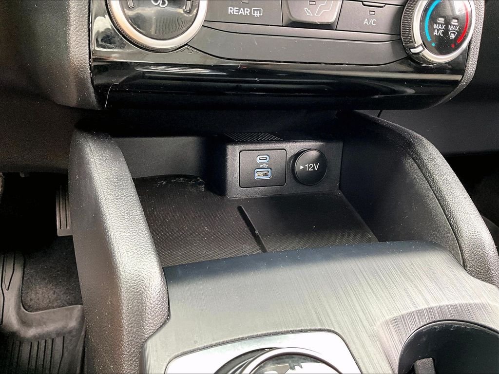 Used 2022 White Ford SE image 27