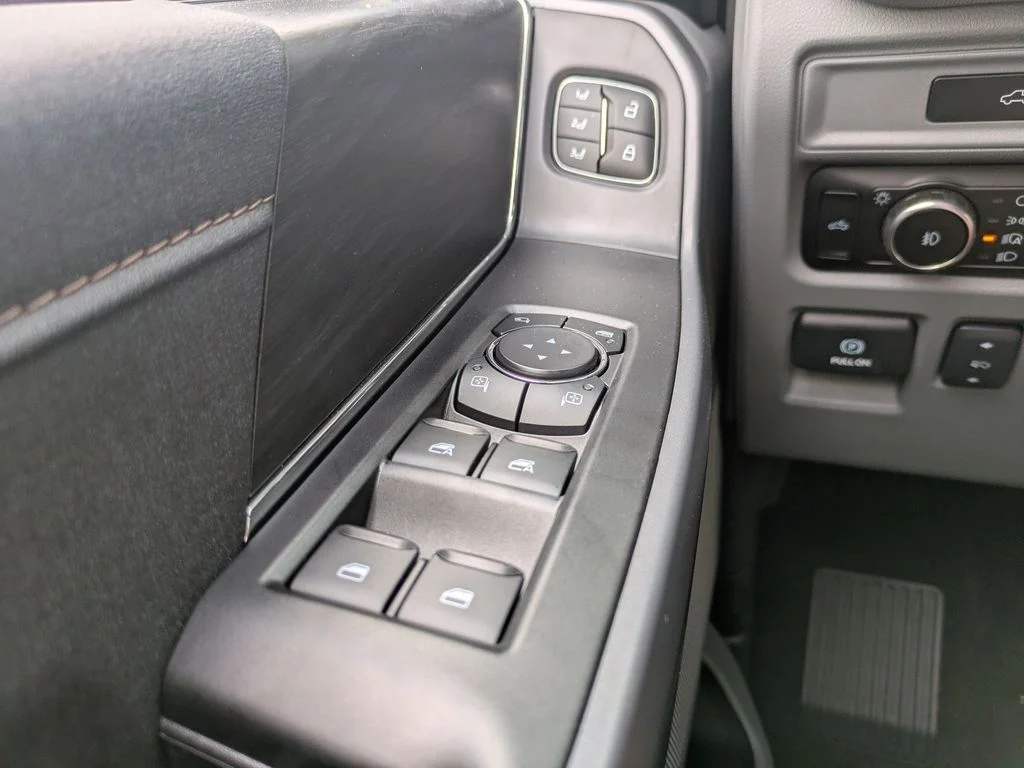New 2026 Iconic Silver Metallic Ford Lariat image 27