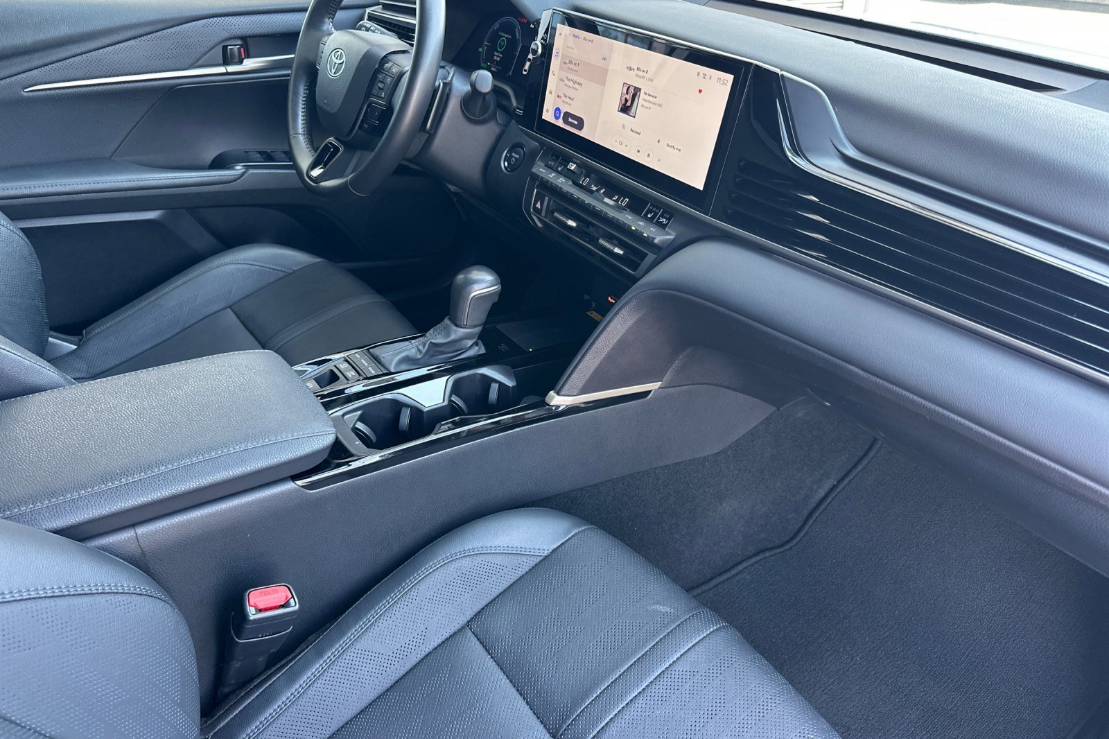 2025 Toyota Camry XSE - Photo 15