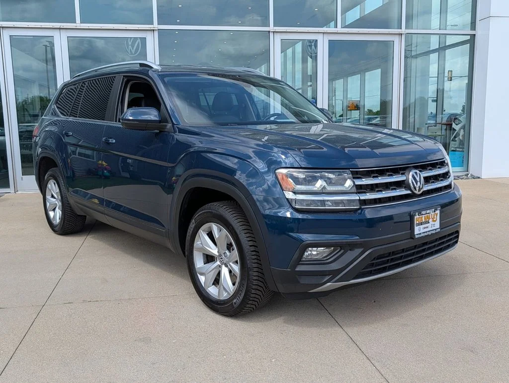 Used 2019 Blue Volkswagen 3.6L V6 SE image 2