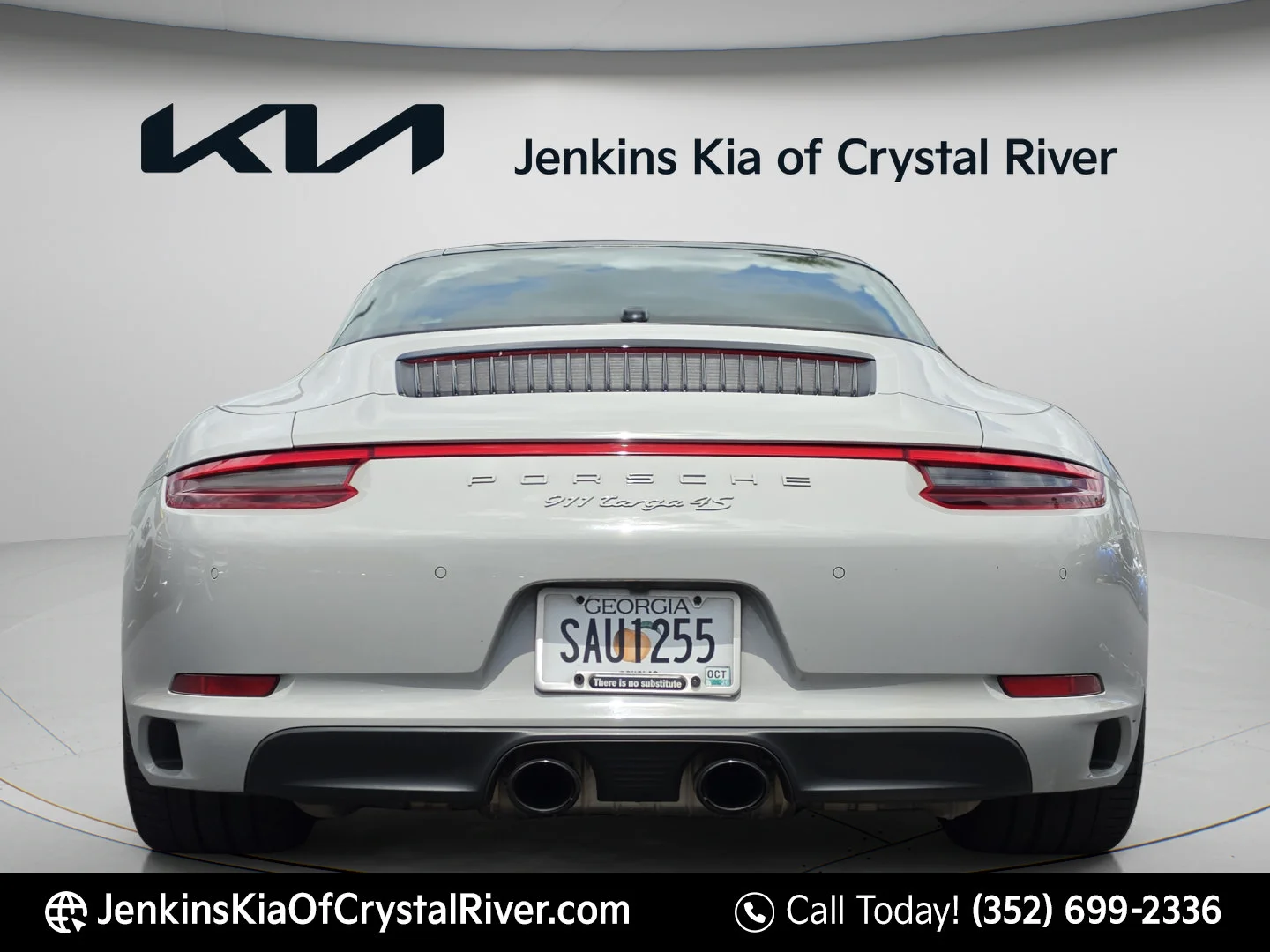 Used 2018 Chalk Porsche 4S image 6