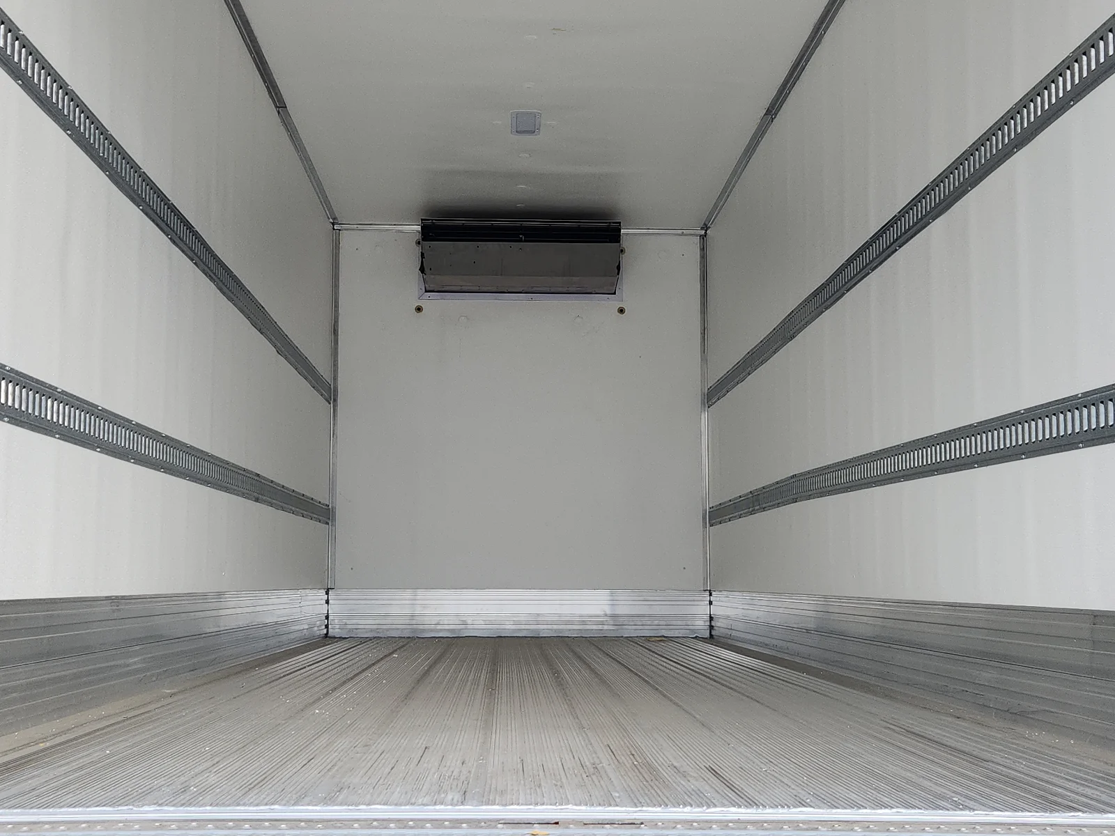 Used 2024 White Isuzu  image 14