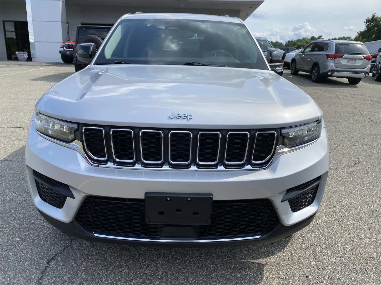 Certified Used 2023 Silver Zynith Jeep Laredo image 9