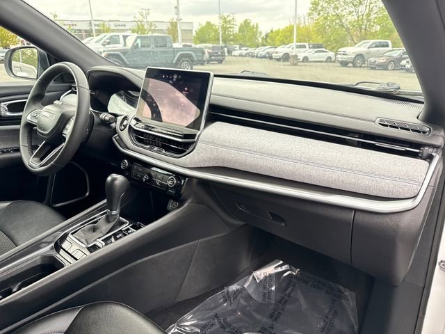 Used 2024 Bright White Clearcoat Jeep Latitude image 26