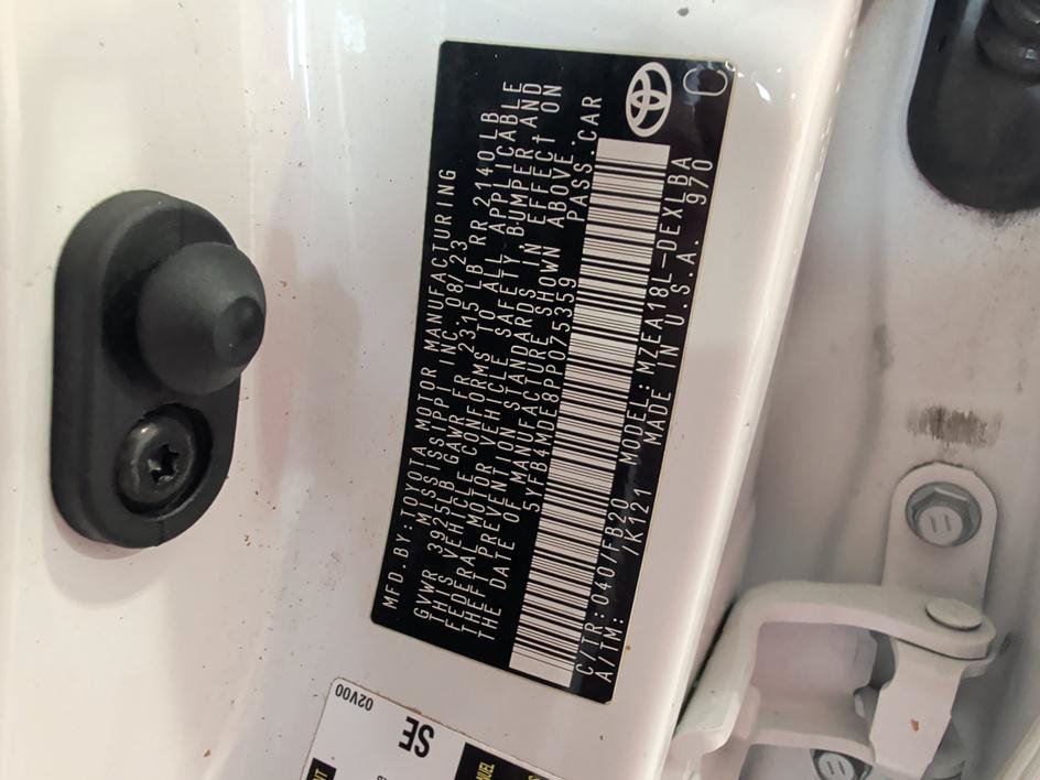 Used 2023 Ice Toyota LE image 32