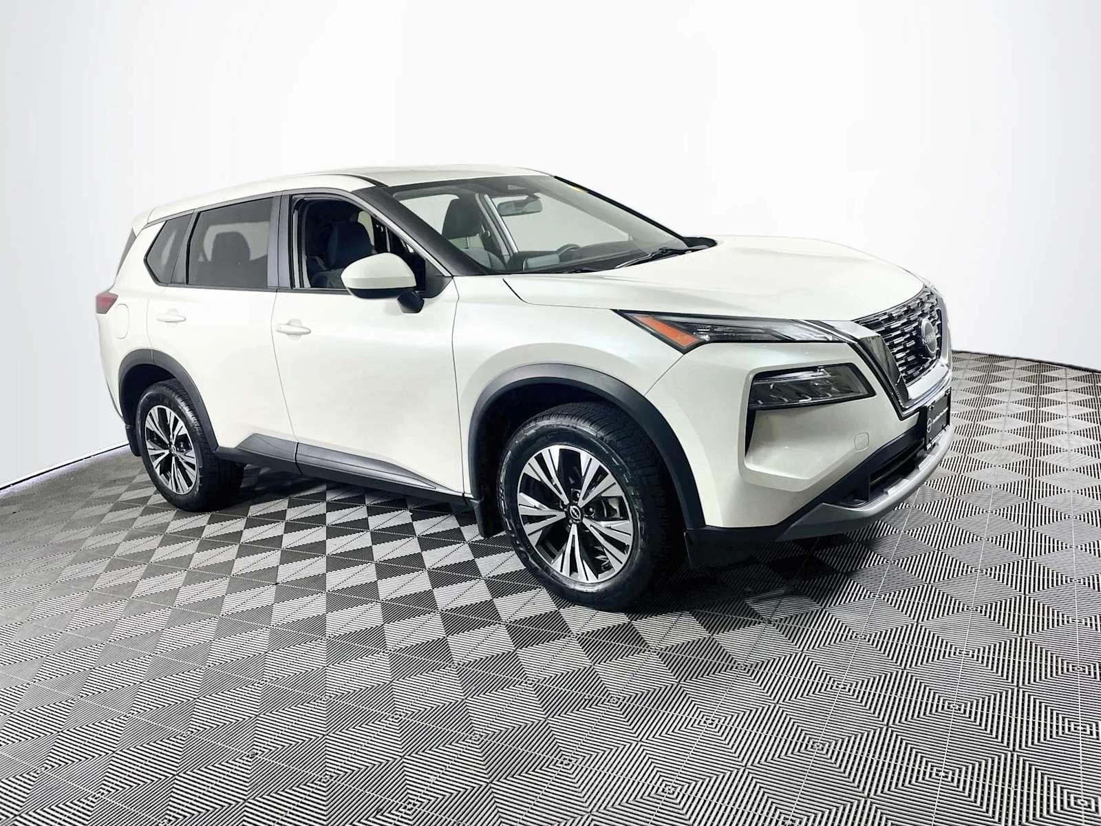 Certified Used 2023 Pearl White Tricoat Nissan SV image 3