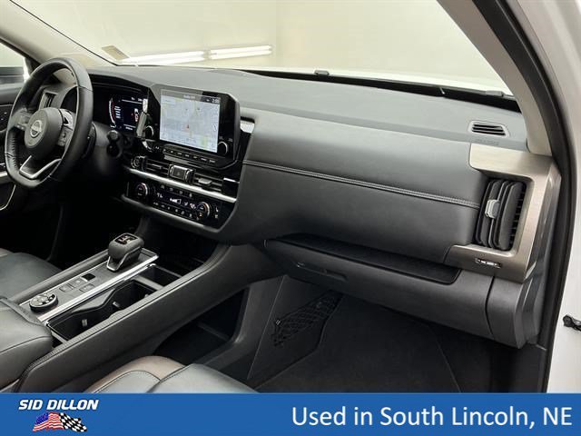 Used 2024 Pearl White Tricoat Nissan Platinum image 24