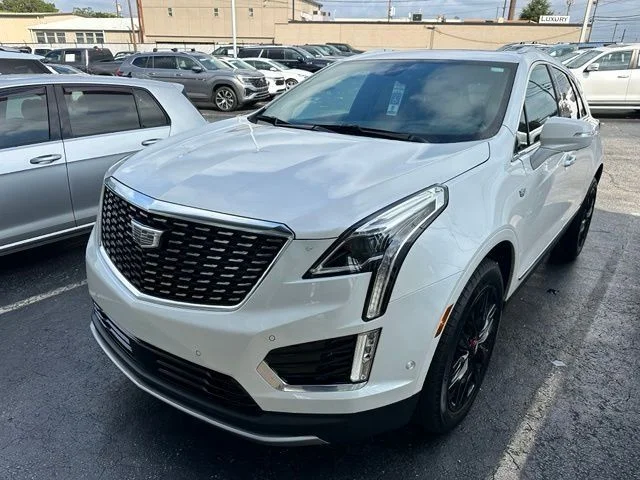 Used 2025 White Cadillac Premium Luxury image 4