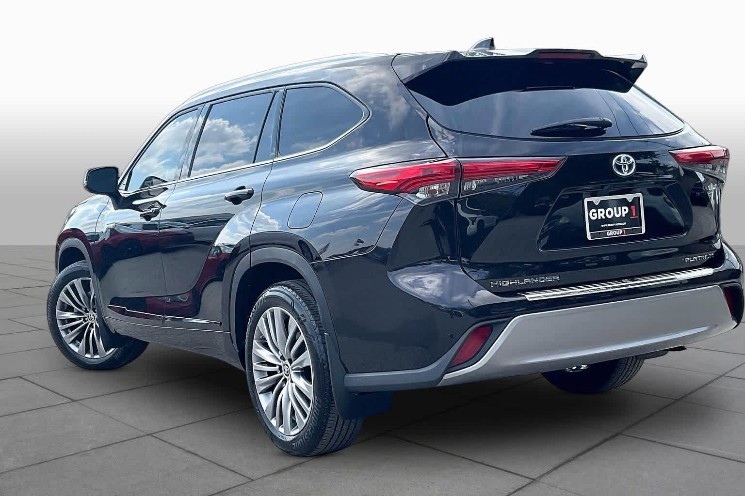 Used 2021 Opulent Amber Toyota Hybrid Platinum image 12