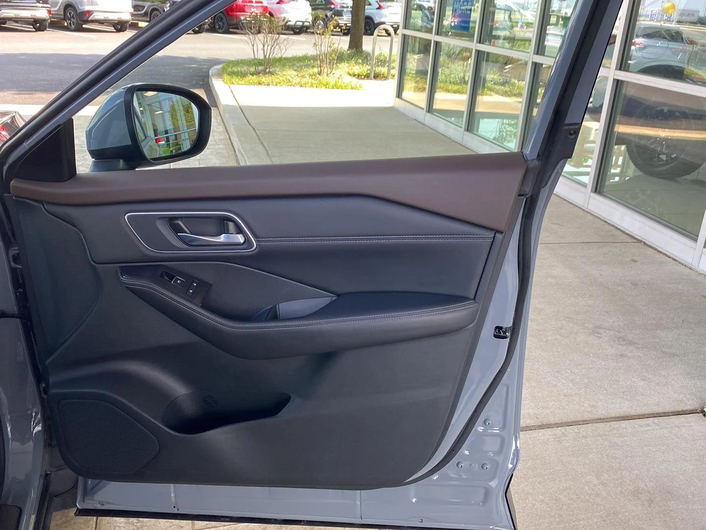 Used 2023 Boulder Gray Pearl Nissan Platinum image 25