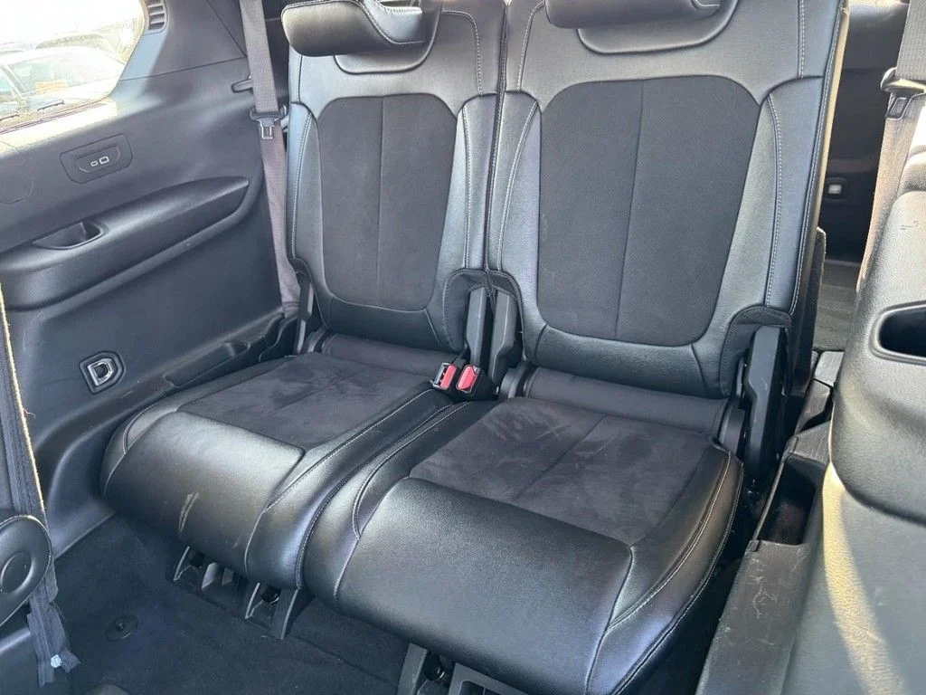 Used 2023 Red Jeep Altitude image 11