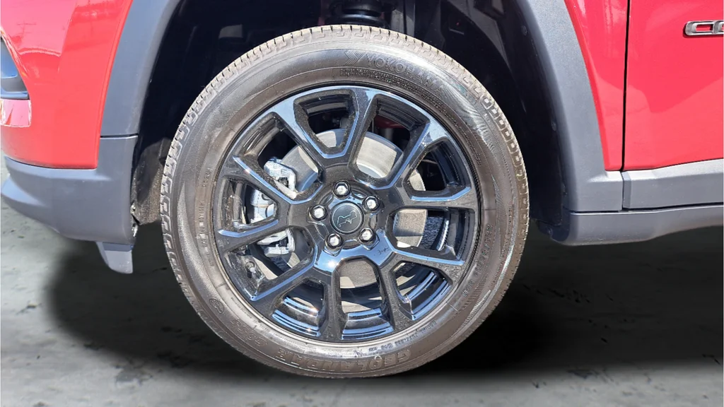 New 2026 Red Hot Pearlcoat Jeep Latitude image 28