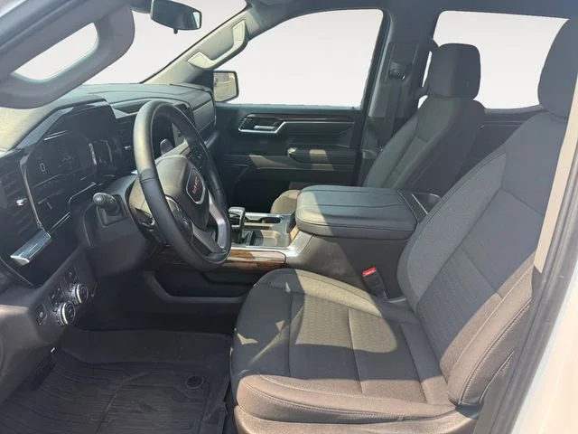 Used 2025 White GMC Elevation image 11