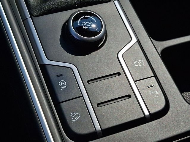 Used 2023 White Kia S image 23