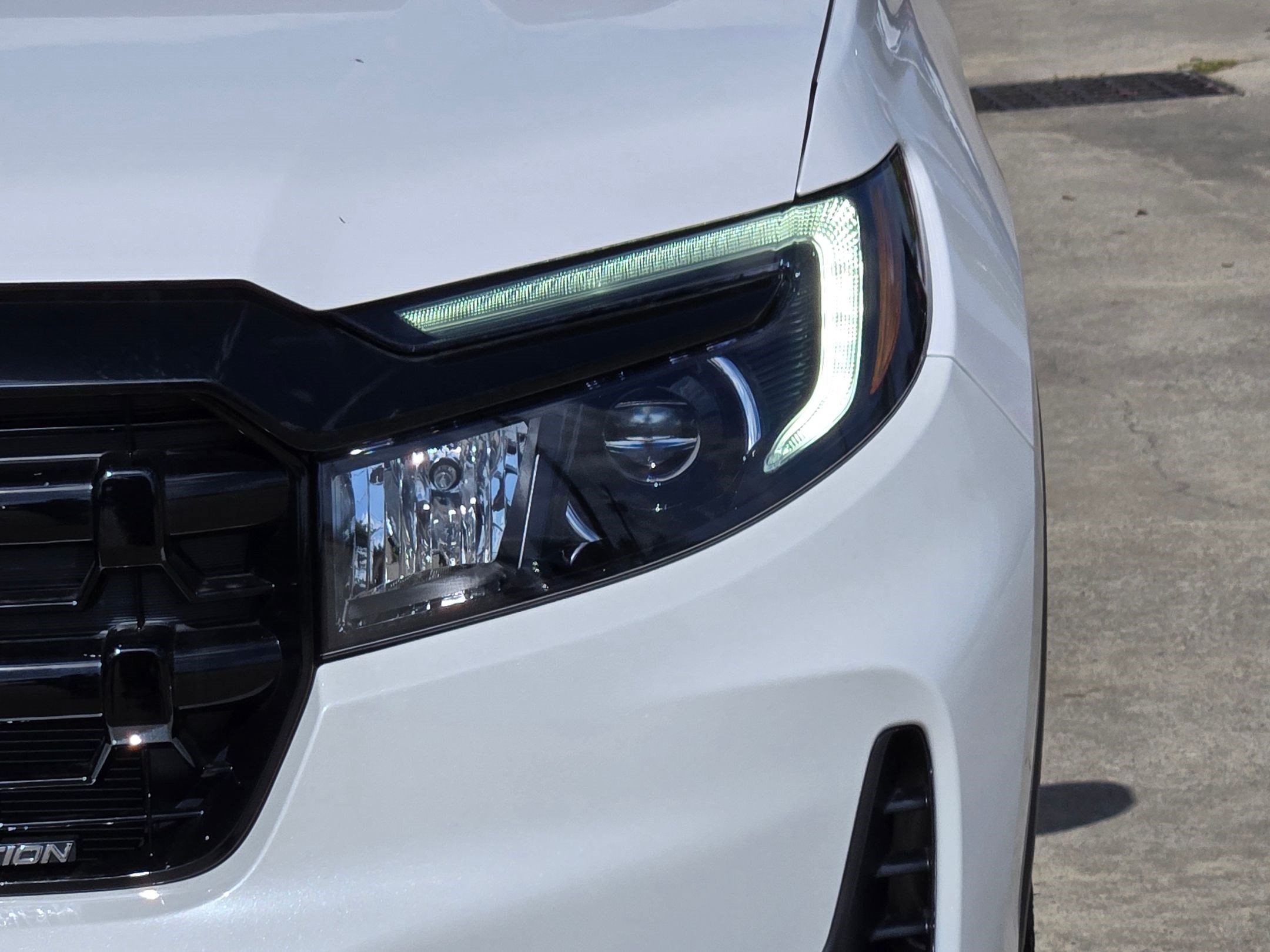 New 2026 Platinum White Pearl Honda Black Edition Two-Tone image 9